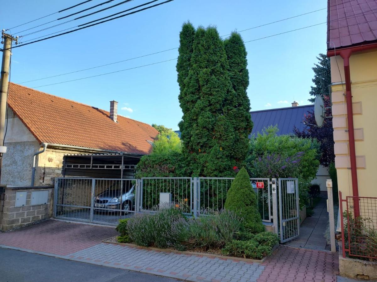 U Letiste Apartment Kněževes Bagian luar foto